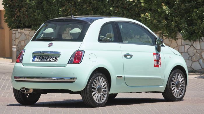 Στην «συλλεκτική» έκδοση Cult, το 500 ξεχωρίζει από το έντονο χρώμα του, αλλά και λόγω της οροφής, της οποίας ένα μέρος της είναι γυάλινο και το άλλο 